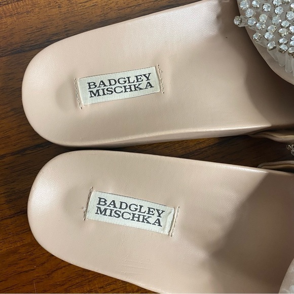 Badgley Mischka
Horton Embellished Satin Slide Sandals SIZE:8 - Picture 11 of 16